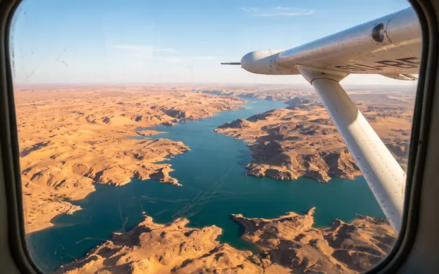 Abu Simbel de avião — imagem ilustrativa