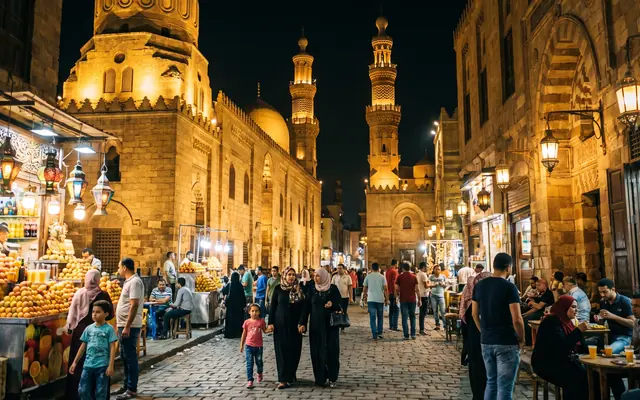Rua El Moez à noite — imagem ilustrativa