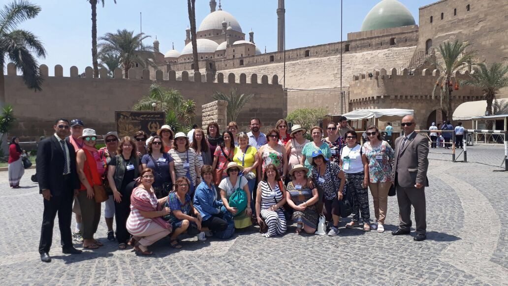 Grupo de clientes da EGP Viagens em frente à Mesquita de Muhammad Ali, na Cidadela do Cairo