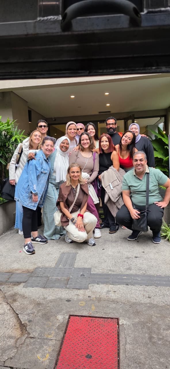 Pequeno grupo de clientes da EGP Viagens reunido durante viagem