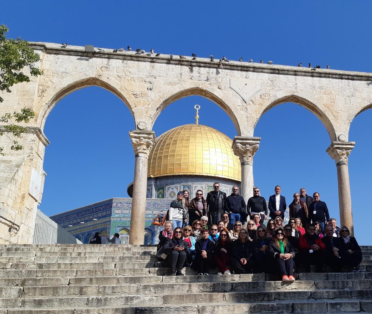 Grupo de clientes da EGP Viagens na Cúpula da Rocha, em Jerusalém, Israel