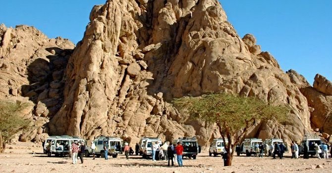 Passeio em Hurghada – Passeio Safari no Deserto com Jantar Beduíno