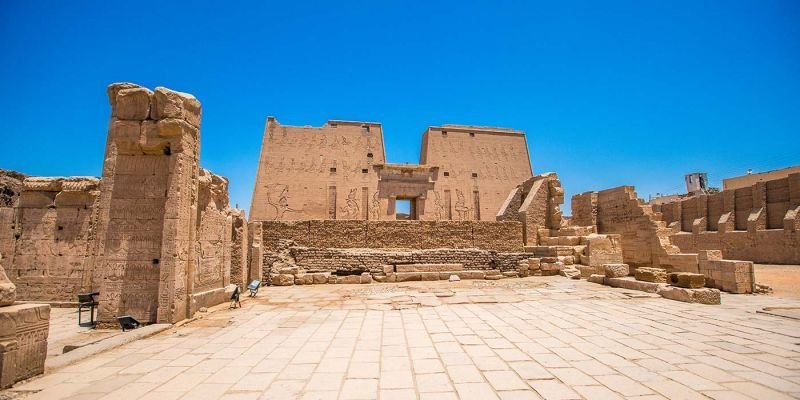 Passeio Templo de Edfu com Guia Português Egiptólogo com traslado de charrete e ingresso