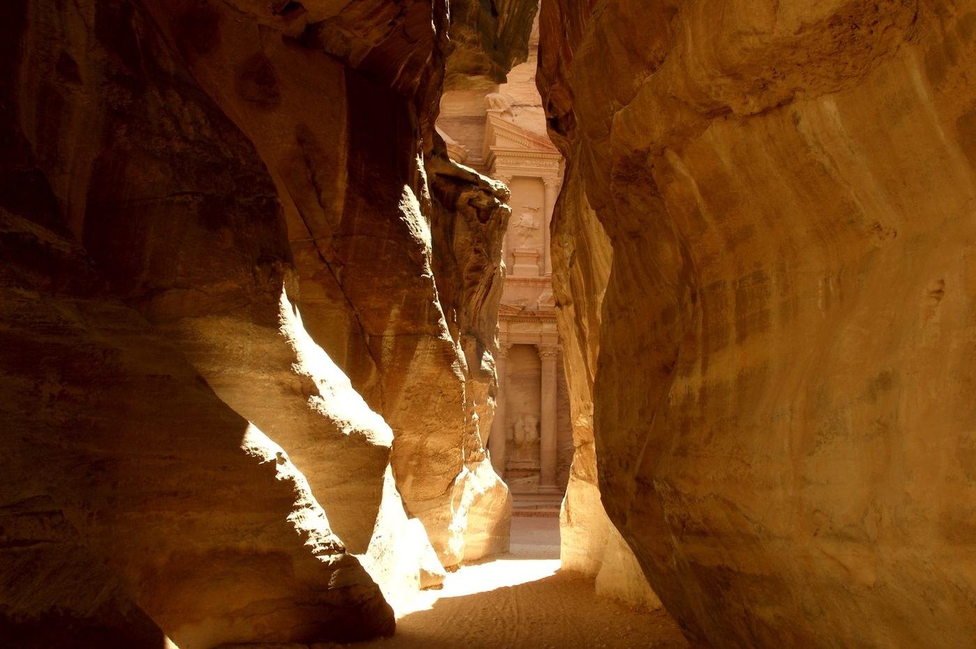 O Siq, desfiladeiro de entrada para Petra, na Jordânia