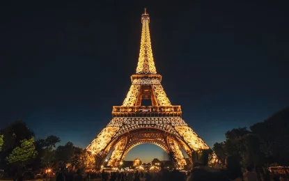 “Vamos a Paris? A cidade das luzes e do amor espera por você!”
