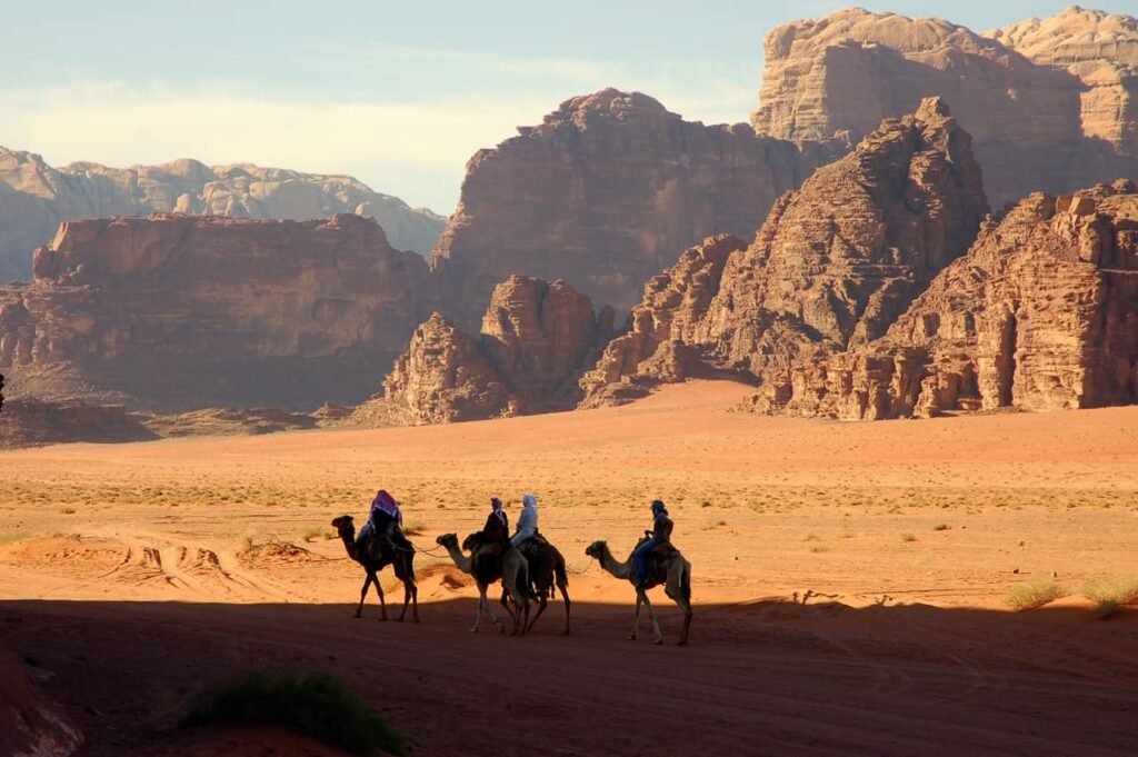 atividades-jordania-passeios-camelo-deserto-wadi-rum